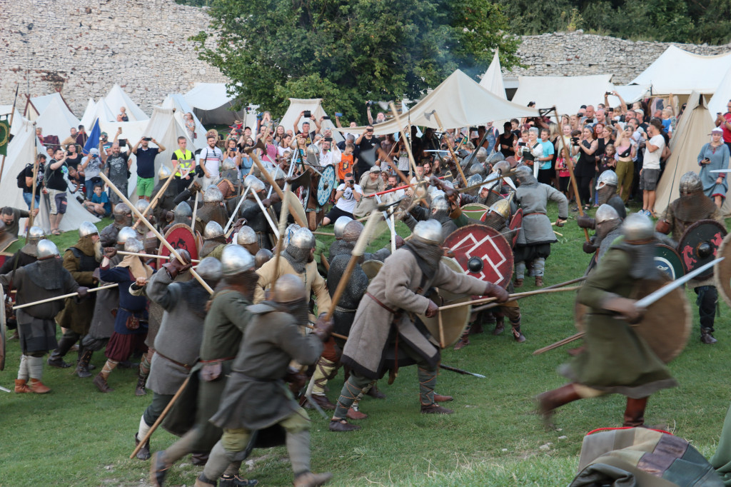 XVII najazd Barbarzyńców - Zamek Ogrodzieniec