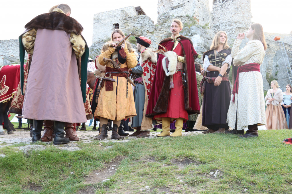 Teatr Konny na Zamku Ogrodzieniec w Podzamczu