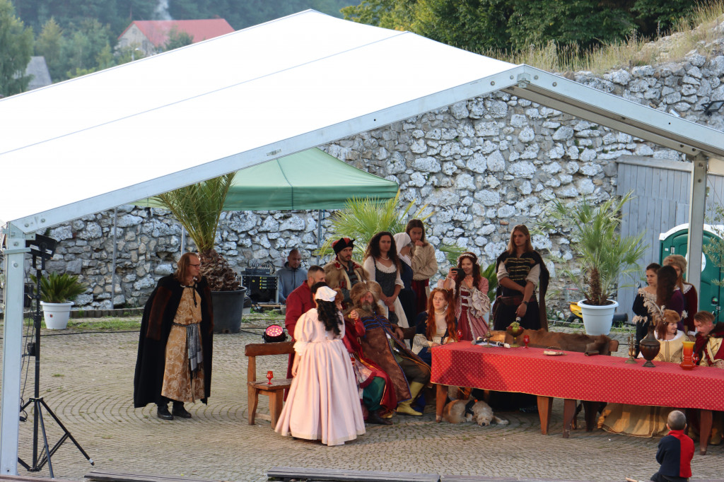 Teatr Konny na Zamku Ogrodzieniec w Podzamczu