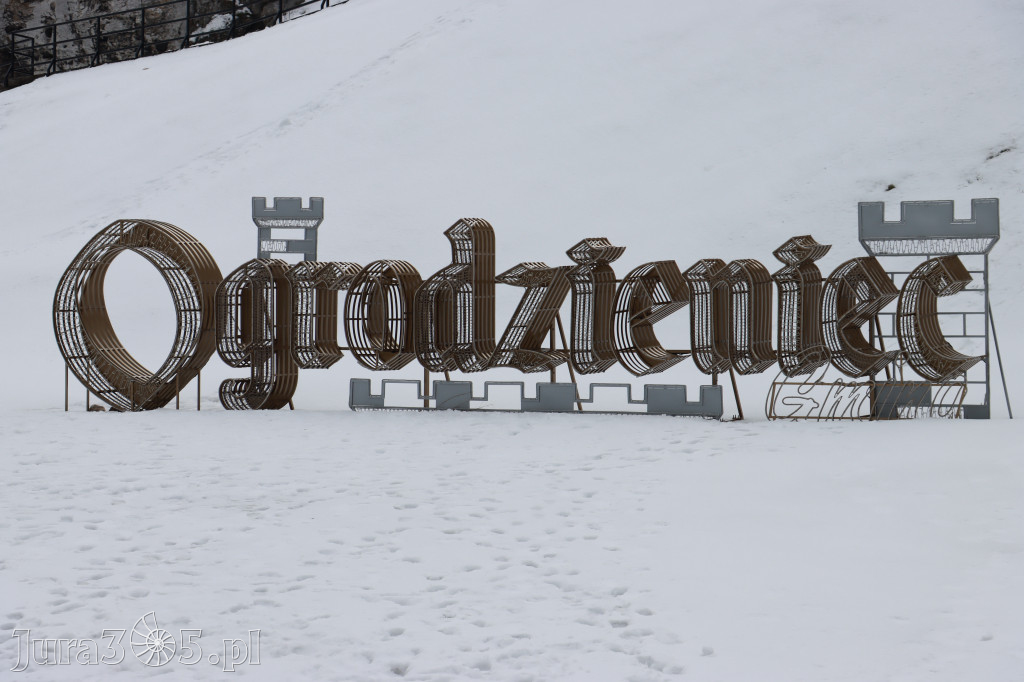 Zamek Ogrodzieniec zimą