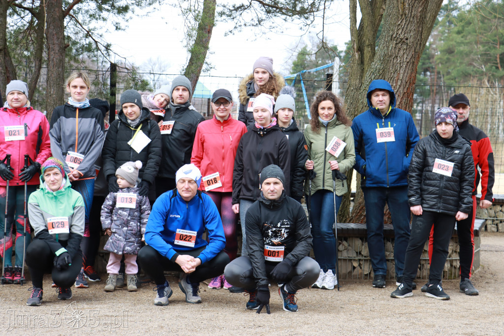  Zapraszamy na niedzielną fotorelacje  biegową  z Myszkowa 10 kwiecień 2022 r.