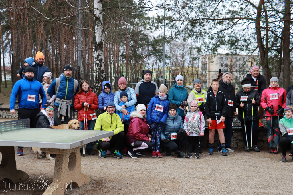 Zapraszamy na niedzielną fotorelacje  biegową  z Myszkowa 10 kwiecień 2022 r.