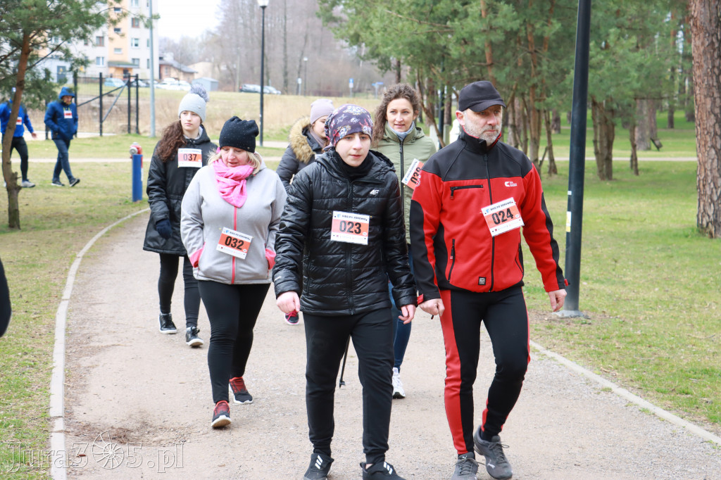  Zapraszamy na niedzielną fotorelacje  biegową  z Myszkowa 10 kwiecień 2022 r.