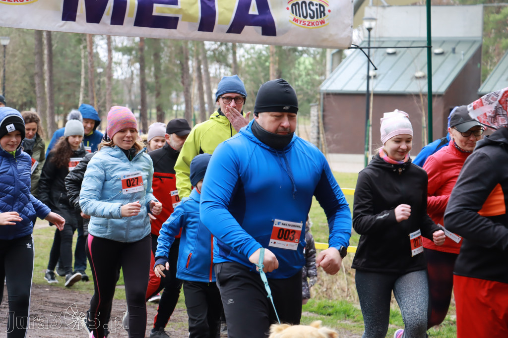  Zapraszamy na niedzielną fotorelacje  biegową  z Myszkowa 10 kwiecień 2022 r.