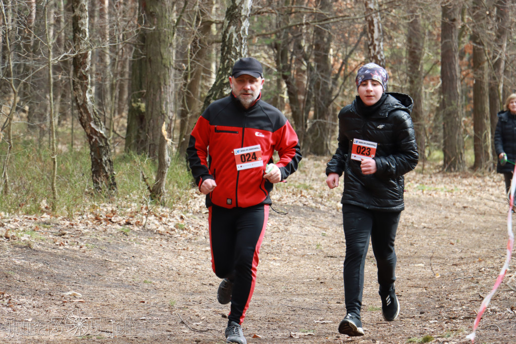  Zapraszamy na niedzielną fotorelacje  biegową  z Myszkowa 10 kwiecień 2022 r.