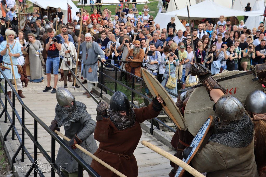 Zamek Ogrodzieniec w Podzamczu - XVIII Najazd Barbarzyńców.