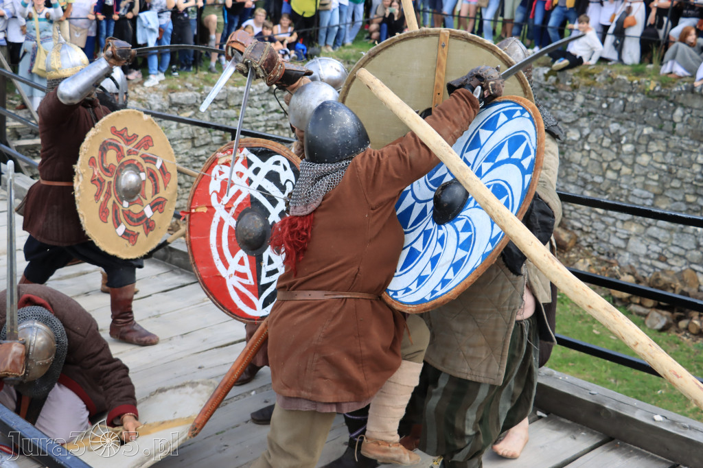 Zamek Ogrodzieniec w Podzamczu - XVIII Najazd Barbarzyńców.