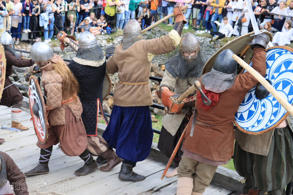 Zamek Ogrodzieniec w Podzamczu - XVIII Najazd Barbarzyńców.