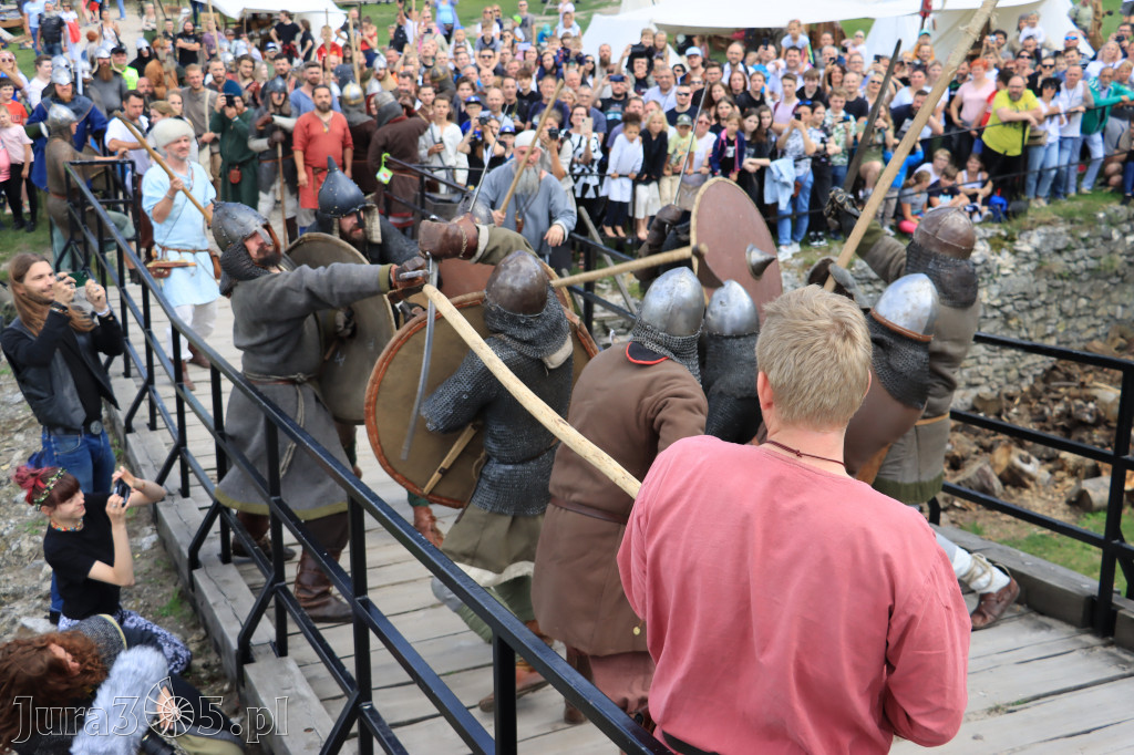 Zamek Ogrodzieniec w Podzamczu - XVIII Najazd Barbarzyńców.