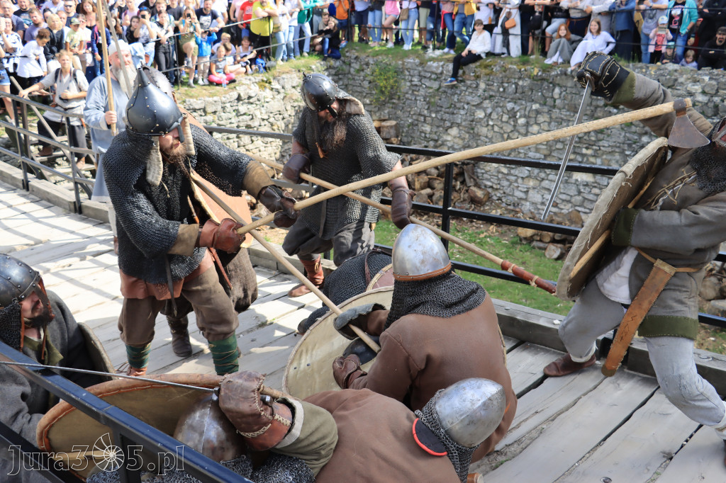 Zamek Ogrodzieniec w Podzamczu - XVIII Najazd Barbarzyńców.