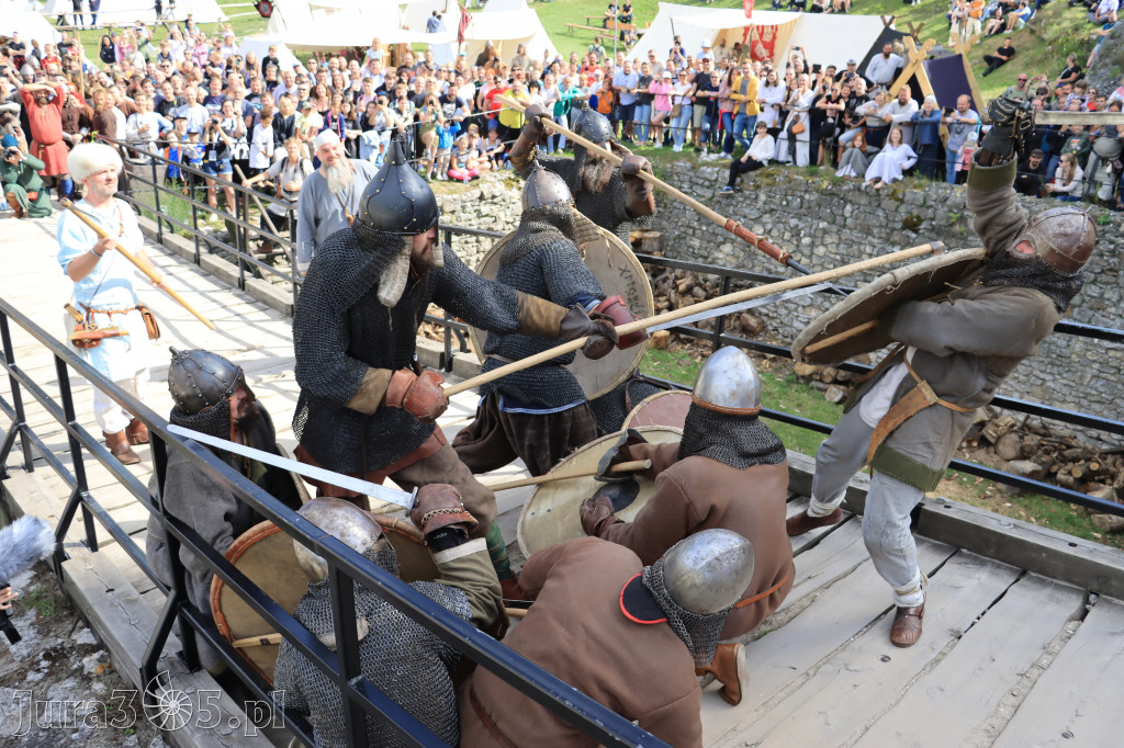 Zamek Ogrodzieniec w Podzamczu - XVIII Najazd Barbarzyńców.