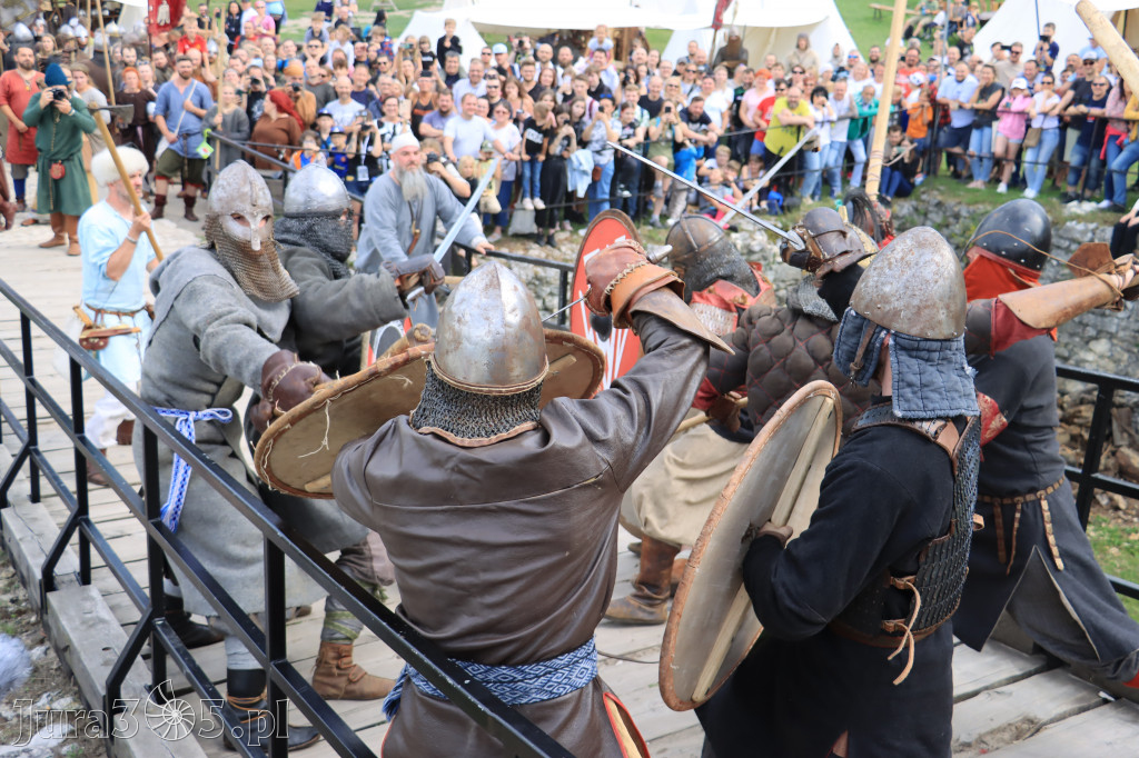 Zamek Ogrodzieniec w Podzamczu - XVIII Najazd Barbarzyńców.