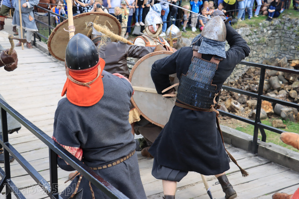 Zamek Ogrodzieniec w Podzamczu - XVIII Najazd Barbarzyńców.