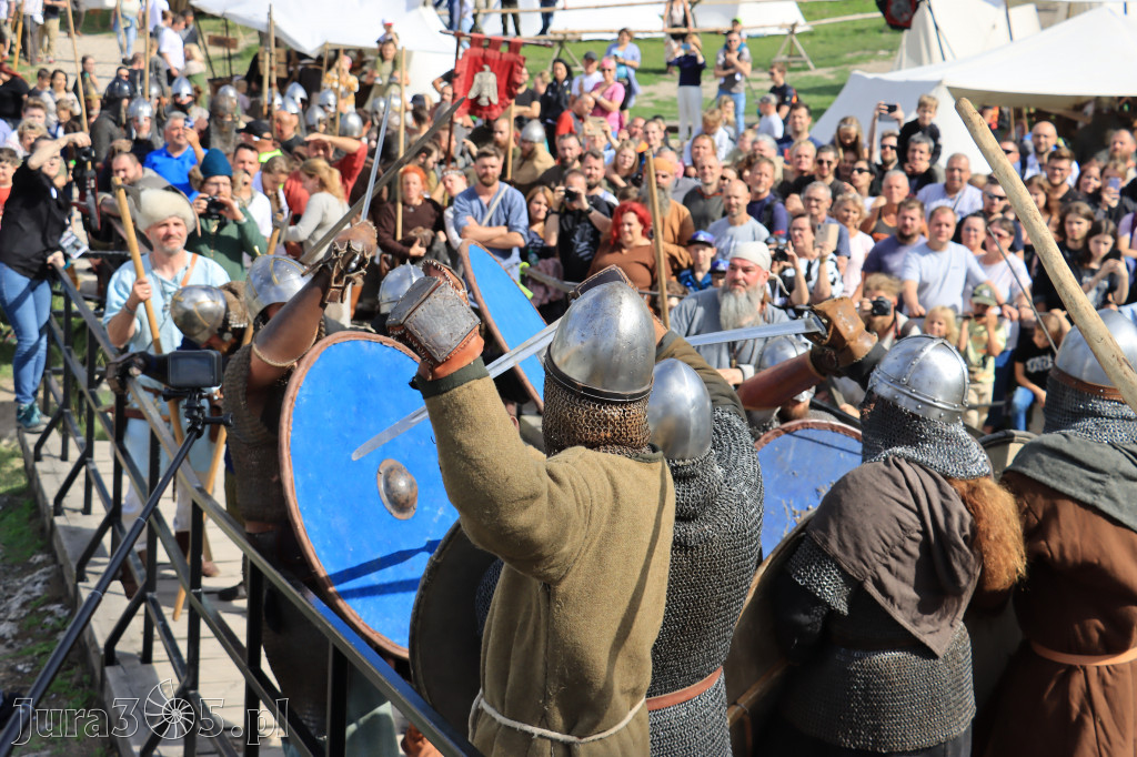 Zamek Ogrodzieniec w Podzamczu - XVIII Najazd Barbarzyńców.