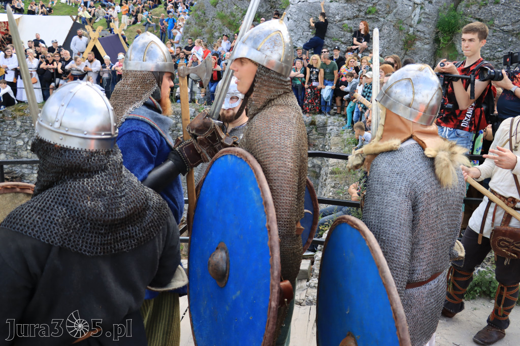 Zamek Ogrodzieniec w Podzamczu - XVIII Najazd Barbarzyńców.
