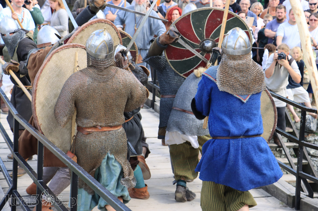 Zamek Ogrodzieniec w Podzamczu - XVIII Najazd Barbarzyńców.