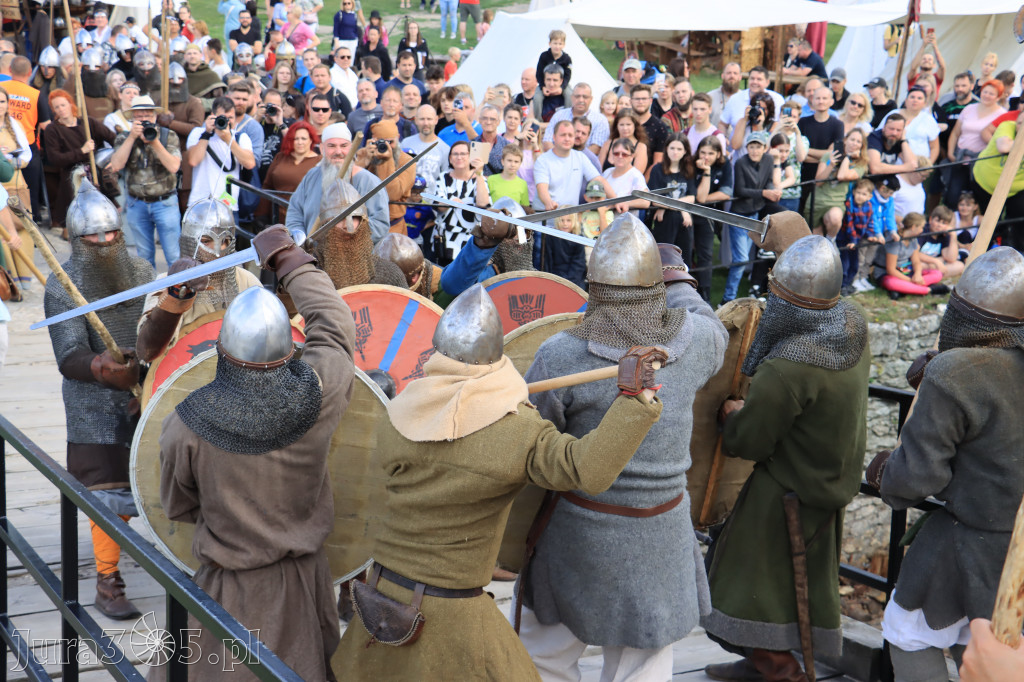Zamek Ogrodzieniec w Podzamczu - XVIII Najazd Barbarzyńców.