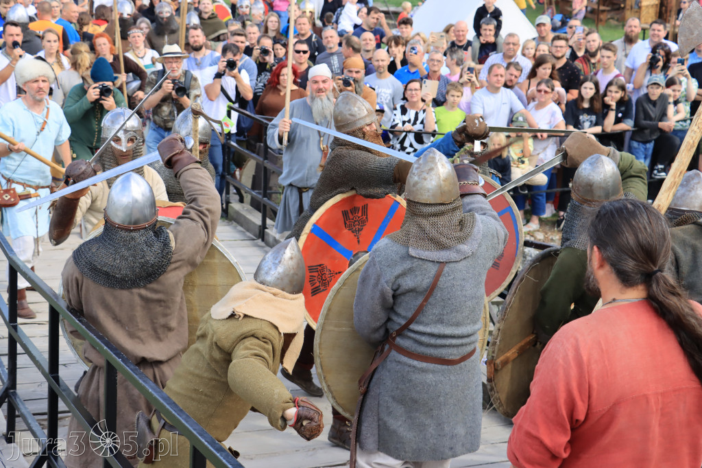 Zamek Ogrodzieniec w Podzamczu - XVIII Najazd Barbarzyńców.