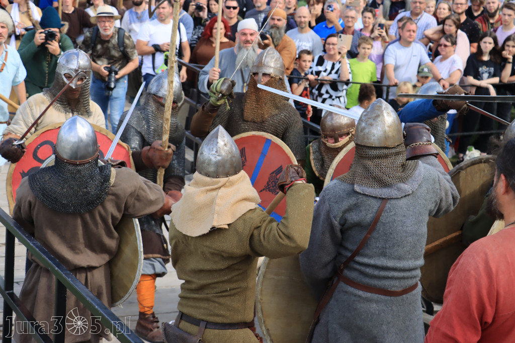 Zamek Ogrodzieniec w Podzamczu - XVIII Najazd Barbarzyńców.