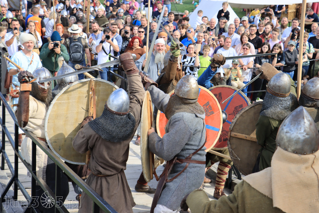 Zamek Ogrodzieniec w Podzamczu - XVIII Najazd Barbarzyńców.