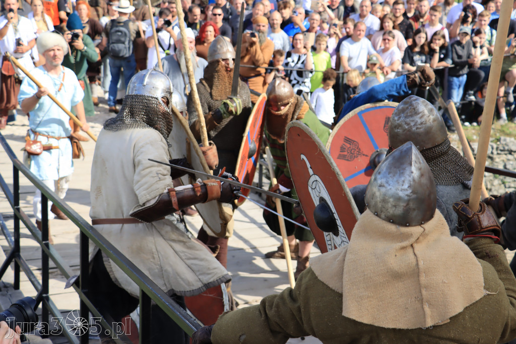 Zamek Ogrodzieniec w Podzamczu - XVIII Najazd Barbarzyńców.