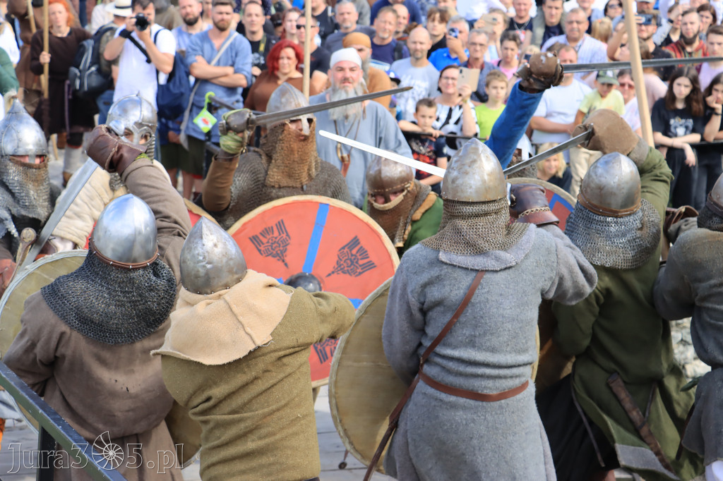 Zamek Ogrodzieniec w Podzamczu - XVIII Najazd Barbarzyńców.