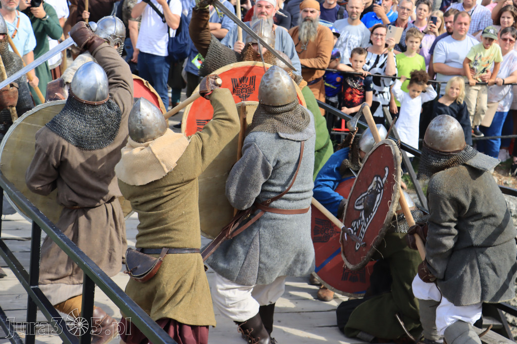 Zamek Ogrodzieniec w Podzamczu - XVIII Najazd Barbarzyńców.