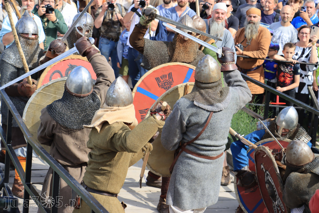 Zamek Ogrodzieniec w Podzamczu - XVIII Najazd Barbarzyńców.