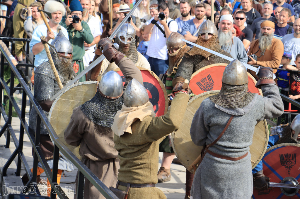 Zamek Ogrodzieniec w Podzamczu - XVIII Najazd Barbarzyńców.