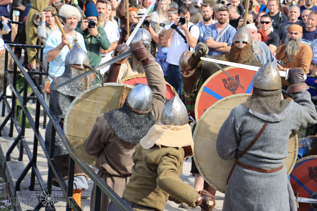 Zamek Ogrodzieniec w Podzamczu - XVIII Najazd Barbarzyńców.