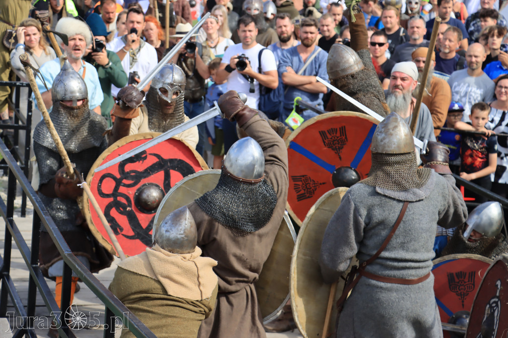 Zamek Ogrodzieniec w Podzamczu - XVIII Najazd Barbarzyńców.