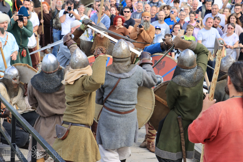 Zamek Ogrodzieniec w Podzamczu - XVIII Najazd Barbarzyńców.