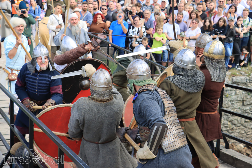 Zamek Ogrodzieniec w Podzamczu - XVIII Najazd Barbarzyńców.