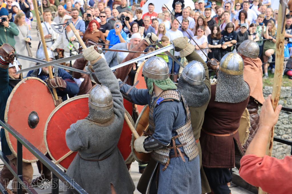 Zamek Ogrodzieniec w Podzamczu - XVIII Najazd Barbarzyńców.
