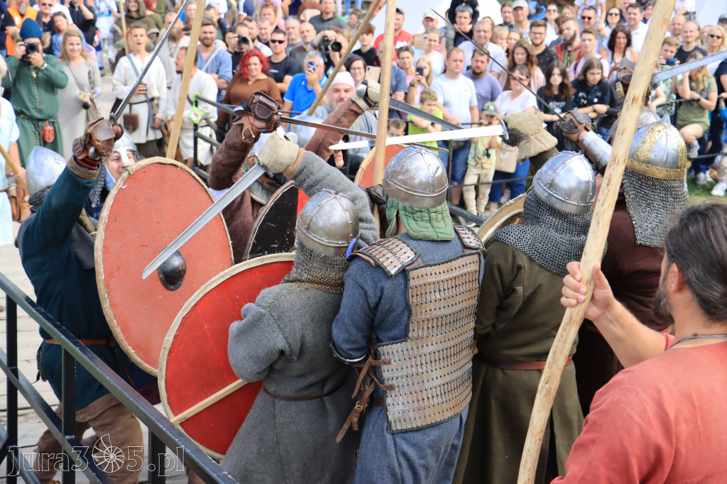Zamek Ogrodzieniec w Podzamczu - XVIII Najazd Barbarzyńców.