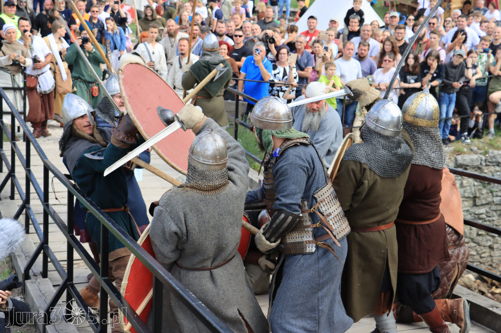 Zamek Ogrodzieniec w Podzamczu - XVIII Najazd Barbarzyńców.