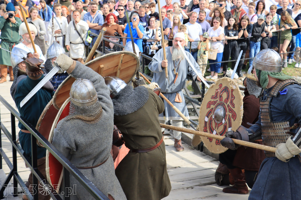 Zamek Ogrodzieniec w Podzamczu - XVIII Najazd Barbarzyńców.