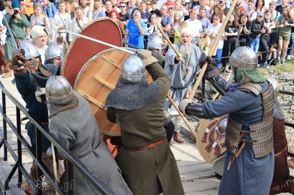 Zamek Ogrodzieniec w Podzamczu - XVIII Najazd Barbarzyńców.