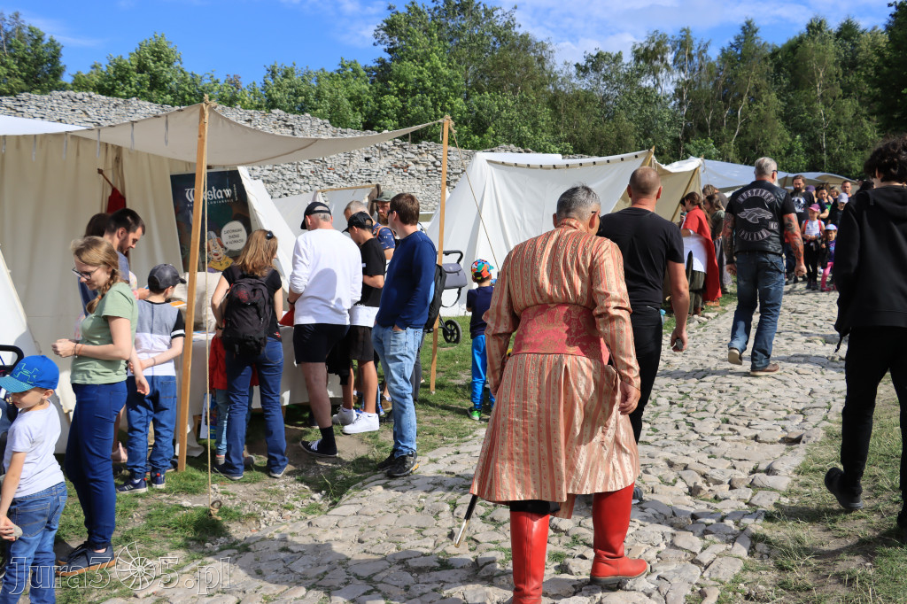 Zamek Ogrodzieniec w Podzamczu - XVIII Najazd Barbarzyńców.