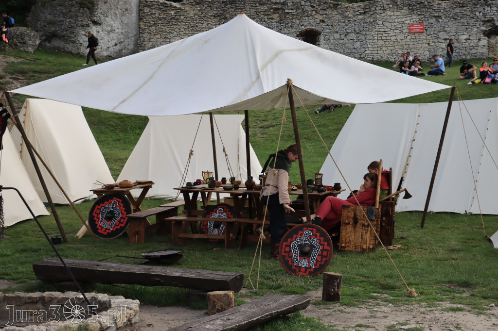 Zamek Ogrodzieniec w Podzamczu - XVIII Najazd Barbarzyńców.