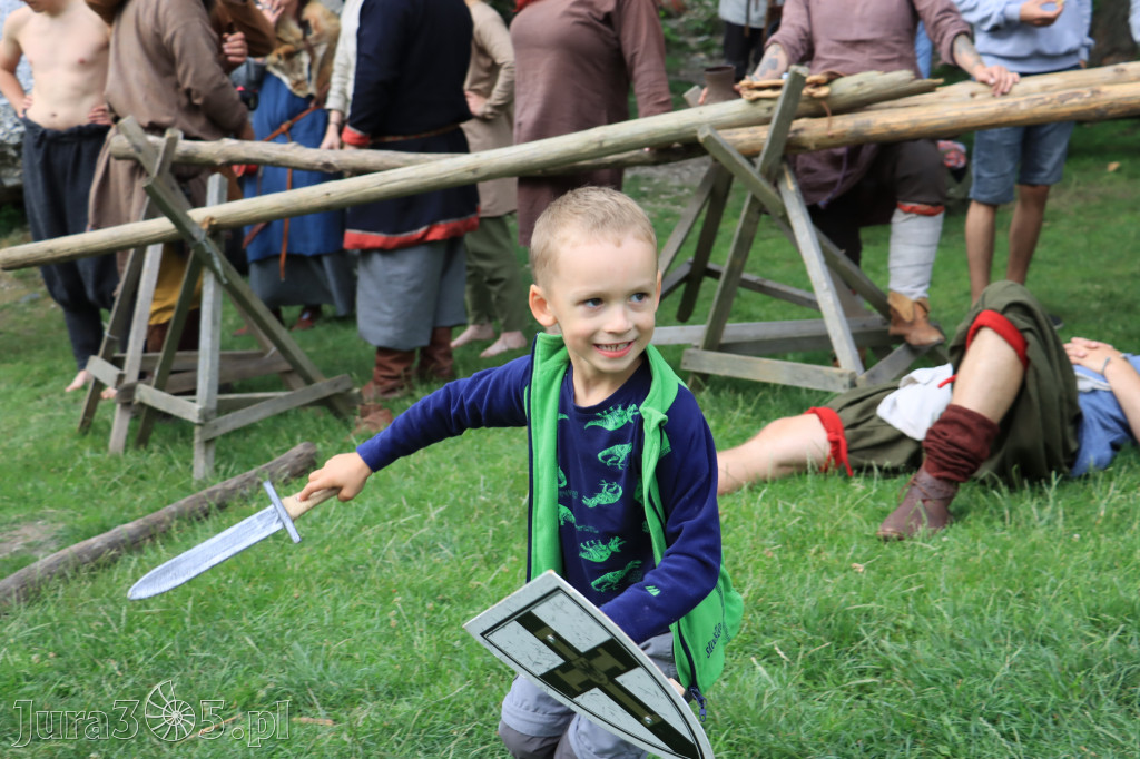 Zamek Ogrodzieniec w Podzamczu - XVIII Najazd Barbarzyńców.