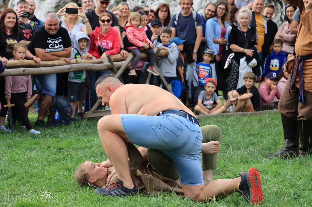 Zamek Ogrodzieniec w Podzamczu - XVIII Najazd Barbarzyńców.