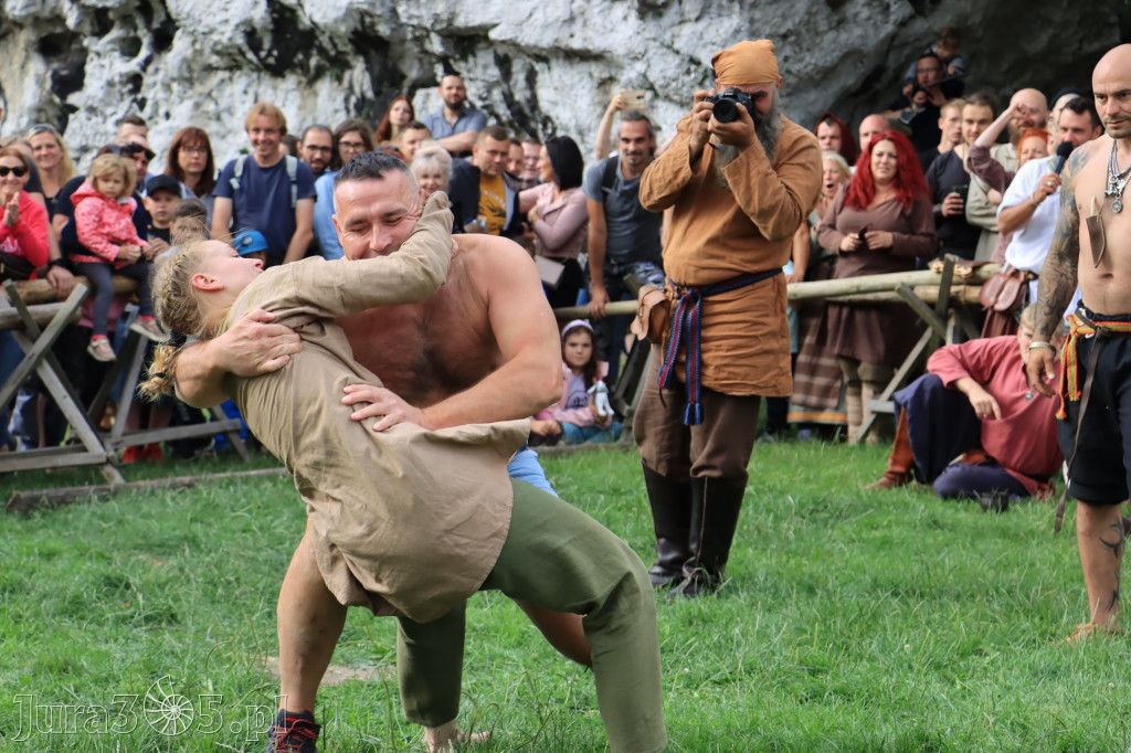 Zamek Ogrodzieniec w Podzamczu - XVIII Najazd Barbarzyńców.
