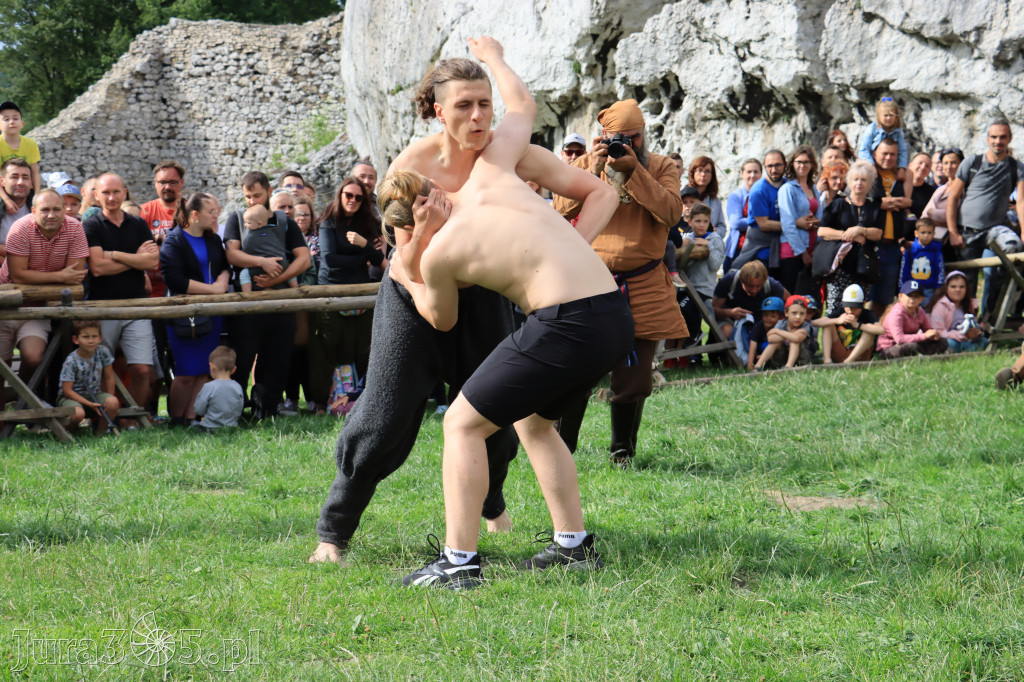Zamek Ogrodzieniec w Podzamczu - XVIII Najazd Barbarzyńców.
