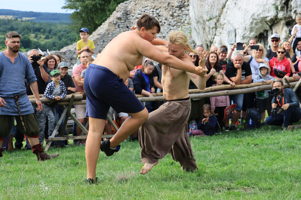 Zamek Ogrodzieniec w Podzamczu - XVIII Najazd Barbarzyńców.
