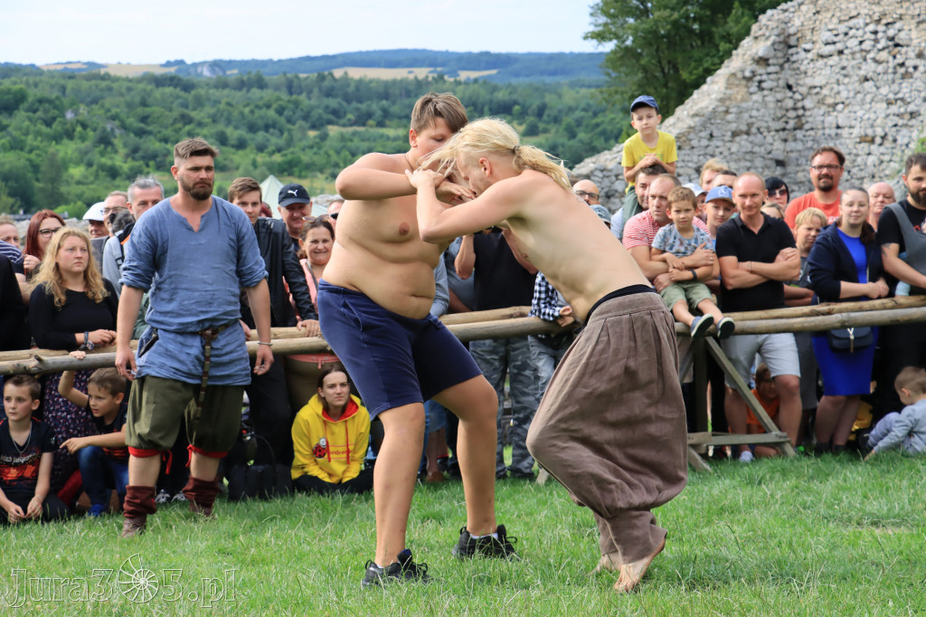Zamek Ogrodzieniec w Podzamczu - XVIII Najazd Barbarzyńców.
