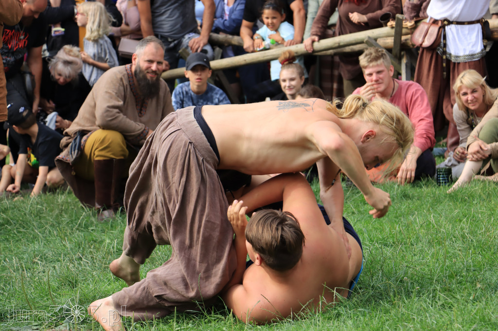 Zamek Ogrodzieniec w Podzamczu - XVIII Najazd Barbarzyńców.