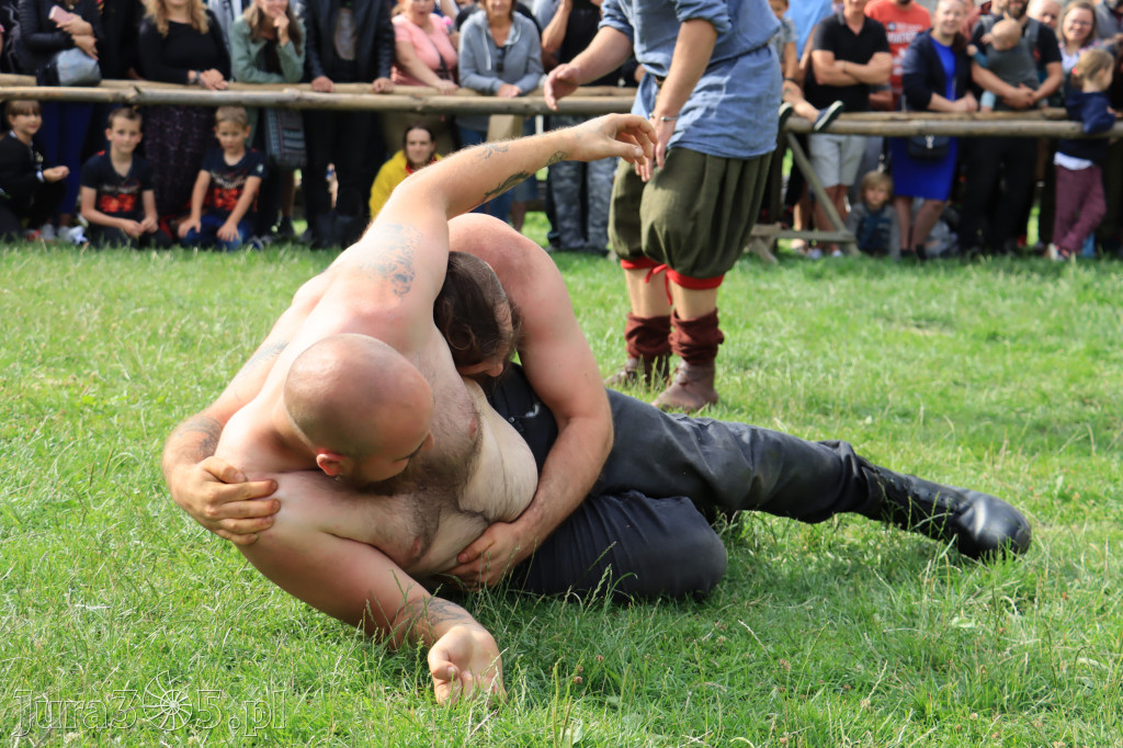 Zamek Ogrodzieniec w Podzamczu - XVIII Najazd Barbarzyńców.