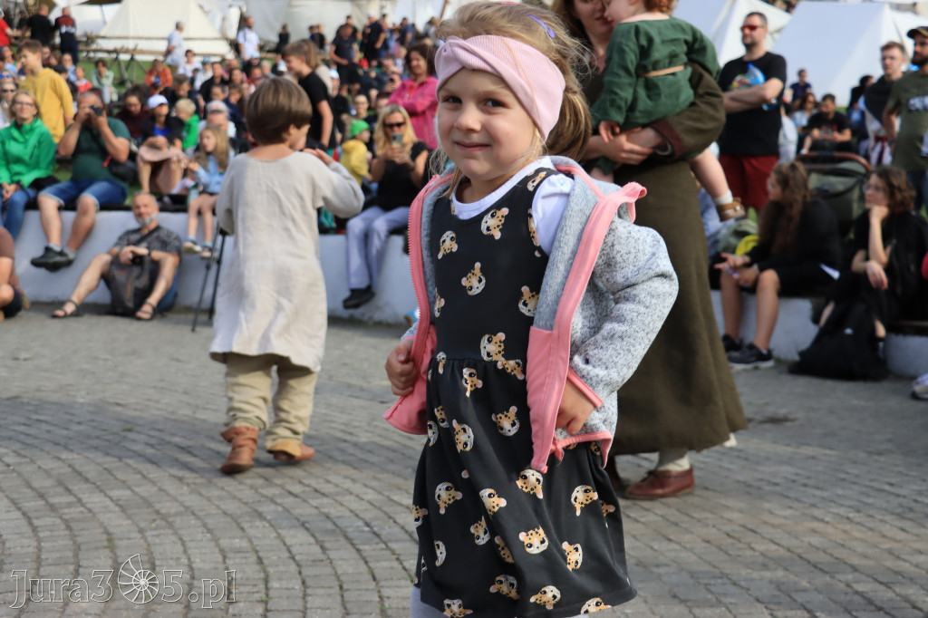 Zamek Ogrodzieniec w Podzamczu - XVIII Najazd Barbarzyńców.