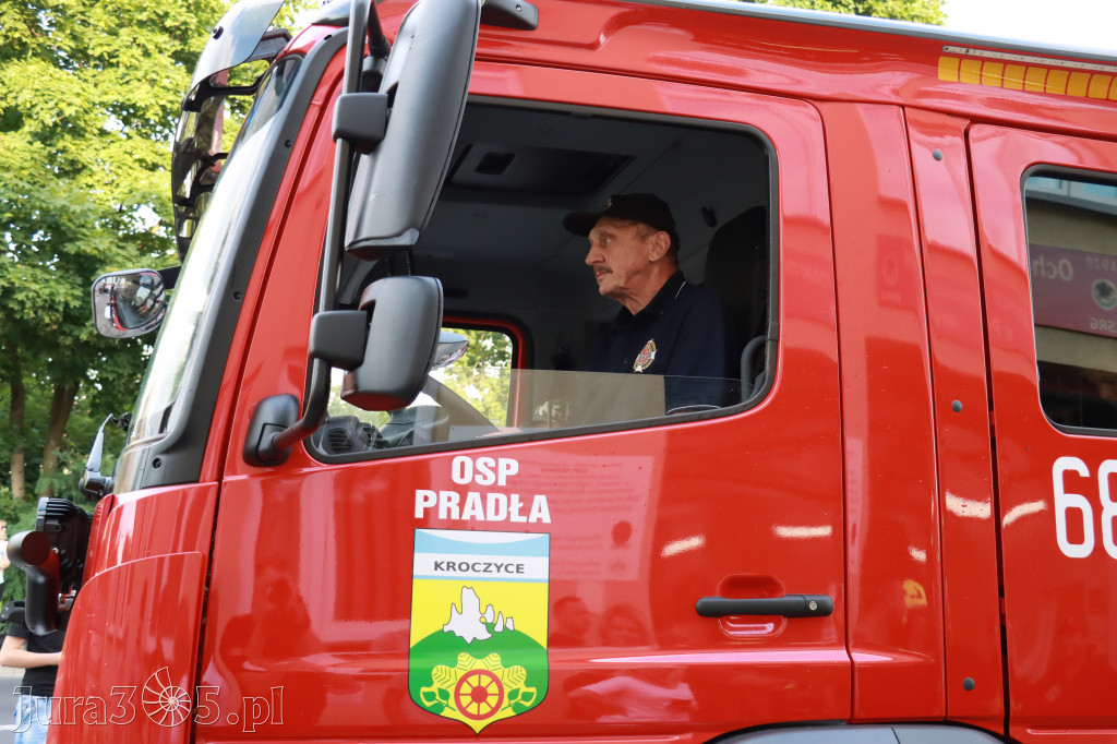 Przywitanie nowego wozu strażackiego - Pradła.